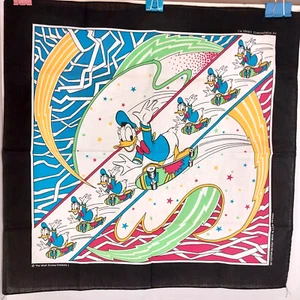 Bandana vintage Paperino in sella a uno skateboard JA Woronowicz Disney USA 22" - Foto 1 di 10
