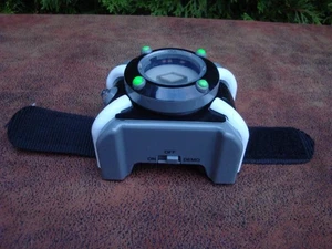 Reloj Alien de lujo Cartoon Network Ben 10 Omnitrix de Playmates #76931 (2017) - Imagen 1 de 5