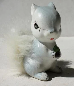 Squirrel Figurine Furry Fluffy Tail Ceramic Porcelain Hand Painted Unmarked Fig - Picture 1 of 1