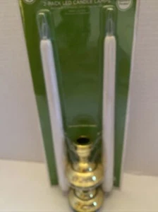 Paquete de 2 candelabros blancos parpadeantes LED sin llama con temporizador - 12 3/4" H - Imagen 1 de 4