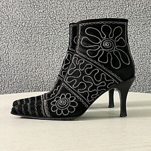 Via Spiga Ankle Boots Womens 8 Black Suede Embroidered Zip Snip Toe Bootie Italy