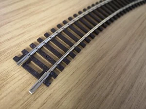 PECO ST-230 "No 3 Radius Standard Curve" Nickel Silver Wooden-sleeper H0 Gauge - Picture 1 of 4