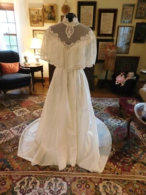 GORGEOUS VINTAGE OFF-WHITE SOFT TAFFETA w/NEEDLEPOINT LACE SHAWL TOP S 6-8 - Image 1 of 4