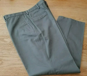 Haggar Mens Gray Khaki Pants Flat Front Classic 40 x 30.5 EUC - Picture 1 of 8