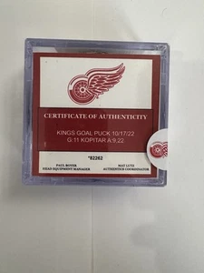 Los Angeles Kings Kopitar Goal Puck VS Detroit Red Wings 17/10/22 - Foto 1 di 2