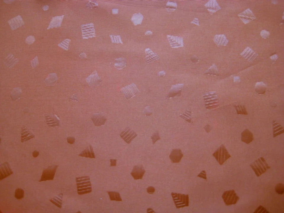 Excelente tela de tafetán con estampado ligero tono sobre tono de arcilla de terracota Foto 1 de 4