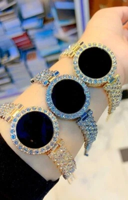 Un reloj para mujer en forma de círculo táctil que rezuma elegancia y elegancia Foto 1 de 3