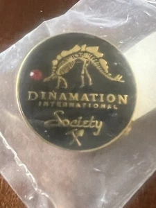 Vintage Dinomation International Society Emaille Anstecknadel neu für Dinosaurier Fans - Bild 1 von 2