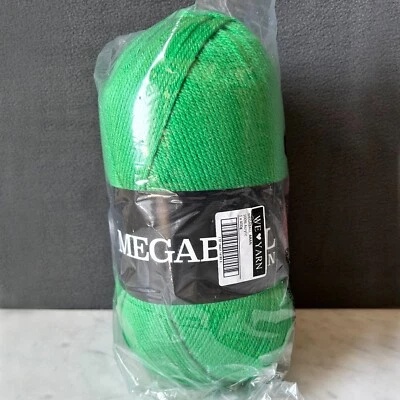 Hobbii We Love Yarn Megaball Aran Acrylic Yarn - 1 Skein Color Kelly Green #06 - Image 1 of 3