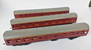 3 x Lima Mk1 Passenger Coaches - L.M.S. OO scale. - Picture 1 of 9