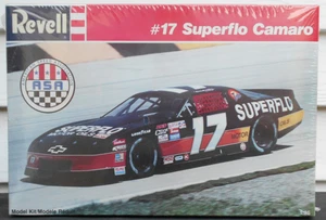REVELL #17 SUPERFLO 1989 ASA CHEVROLET CAMARO D WALTRIP STOCK CAR KIT - 1/25 - Picture 1 of 5