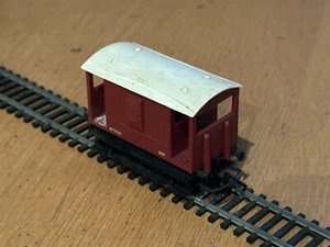 Tri-ang Railways R16 OO Gauge ER 20 Ton Brake Van M73031 in BR Brown - Picture 1 of 2