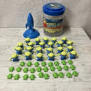 Disney Parks Toy Story Aliens großer Eimer mit 51 kleinen grünen Männern 1 Rakete mit Basis - Bild 1 von 11