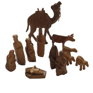 Presepe Intagliato A Mano Legno Ulivo Bambino Gesù Natale 13pz Vintage Fatto a Mano - Foto 1 di 18