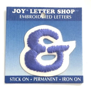 Aplique bordador Joy Letter Shop azul y signo ampersand hierro de 1,5"" costura - Imagen 1 de 7