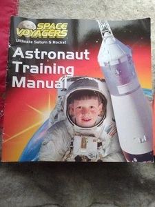 Space  Voyagers  Ultimate Saturn 5 Rocket  Astronaut Training Manual - Foto 1 di 1