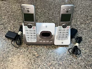 ATT Cordless Phone System 2 Handsets Answering Machine AT&T EL52313 Complete - Picture 1 of 2