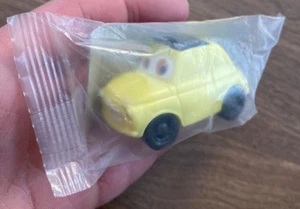 Disney Pixar Luigi 2006 de Cars Kelloggs juguete de cereal premio premium sellado - Imagen 1 de 10