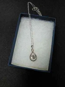 Ciondolo in argento sterling su catena da 18" marcata 925 chiusura a gancio pesce 2,9gr - Foto 1 di 3