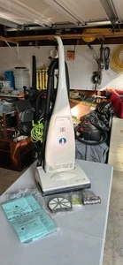 Riccar Vibrance R20E USA Bodenstaubsauger funktioniert einwandfrei. Saubere neue Taschen - Bild 1 von 9