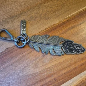 Jessica Simpson Black Metal Feather Keychain with Purse Clip - Picture 1 of 4