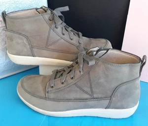 Vionic Shawna ~ Gray Leather Ankle Booties Shoes Water Resistant ~ Wo's 8.5 ~Zip - Picture 1 of 23