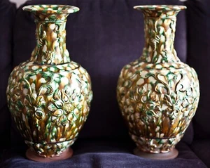 Paar große Vasen Majolika Stil handgefertigt & bemalt, Hochrelief 17"H - Bild 1 von 9
