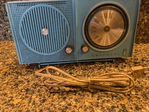 Vintage Motorola AZ3B radio - Picture 1 of 9