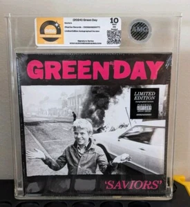 NUOVO SIGILLATO Green Day Saviors CD Edizione Limitata Versione Autografo Firmato AMG 10 - Foto 1 di 2