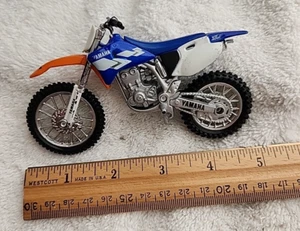 Moto pressofusa Yamaha Yz400F - scala 1:18 - blu e bianco #4 - Foto 1 di 7