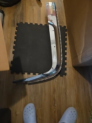 Parachoques trasero izquierdo mercedes benz w111 280se 3.5 cupé/parrilla baja convertible  Foto 1 de 4