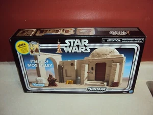 STAR WARS STREETS OF MOS EISLEY PLAYSET VINTAGE COLLECTION & JAWA SEALED IN HAND - Picture 1 of 2
