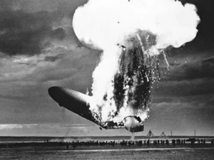 Impresión fotográfica de desastre de dirigible alemán Hindenburg 1937/eliges el tamaño de U - Imagen 1 de 1