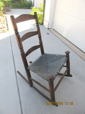 Mecedora vintage de 1700 hecha en Estados Unidos con asiento de prisa usada buen estado Foto 1 de 4