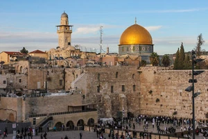 35x24in Poster View of the Western Wall with Temple Mount and the Dome of the Ro - Picture 1 of 1