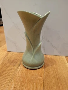 VTG Haeger Matte Green Speckled Pottery Tulip Lotus MCM Vase USA 10" H - Picture 1 of 8