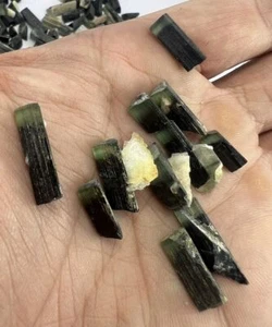 Lote a granel 648 gramos Blue Cap Astaknala Turmaline Skardu Pakistán 400-500 cristales - Imagen 1 de 15