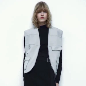 Neu mit Etikett Zara Damen Gr. XS-S Cargo Tasche Weste durchgehender Reißverschluss blau hellgrau - Bild 1 von 15