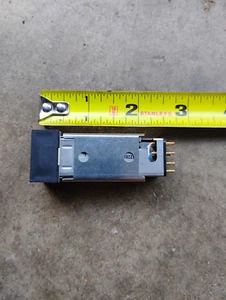 PUSH BUTTON SWITCH AVIONICS M22885/71-02 DSJ-0002 - Picture 1 of 7