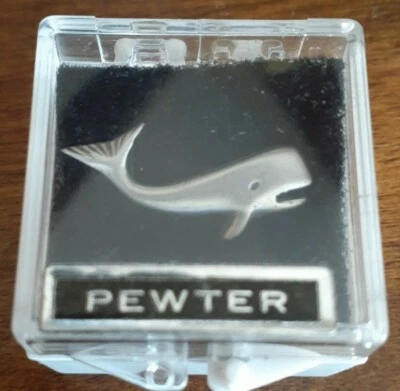 Pin de barra de corbata de ballena de peltre Foto 1 de 3