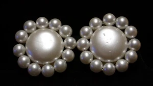 White Flower Beaded Cluster Clip On Earrings Sparkle Vintage - Picture 1 of 1