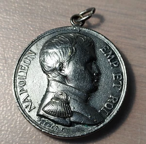 FRANCIA MEDALLA NAPOLEON I BONAPARTE BENDICION BELLEROPHON ACUÑACION MODERNA - Picture 1 of 2