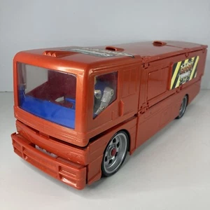 Incredible Crash Test Dummies Tour Stunt Bus Van con figura 2004 Hot Wheels - Imagen 1 de 12