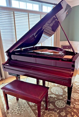 Hermoso piano de cola Samick Baby modelo SG-150C - $2,900 (Bedford, Nueva Hampshire) Foto 1 de 4