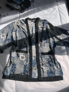 Blue pattern Kimono with black detail from quiz - Picture 1 of 3