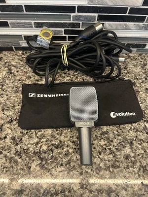 Sennheiser E609 Silver Dynamic Supercardioid Microphone w cable - Image 1 of 4