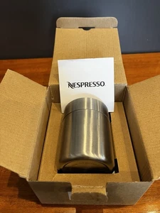 Nespresso Barista Cappuccino Kit Shaker Cacao + Stencil Nuovo con scatola - Foto 1 di 6