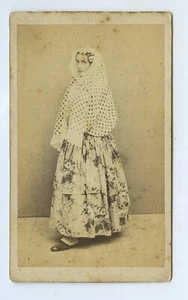 Italian Woman In Traditional Dress Venice c1860s CdV By Carlo Ponti - Picture 1 of 2