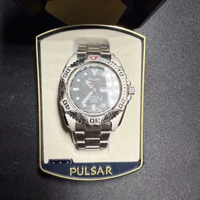 PULSAR (by Seiko) Diver 200M Quartz Watch Black Dial Day/Date Stainless Steel - Image 1 of 4