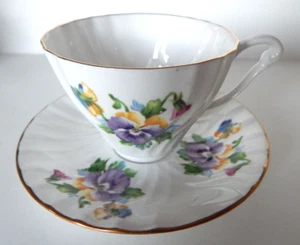 QUEEN ANNE CUP & SAUCER SET PATTERN #5340 BONE CHINA MADE IN ENGLAND set #57 - Picture 1 of 5
